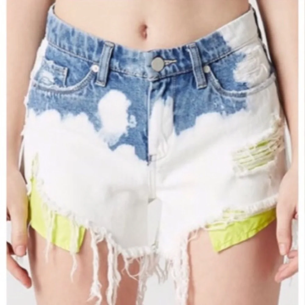 \Blank NYC\• The Essex Classic Cutoff Shorts